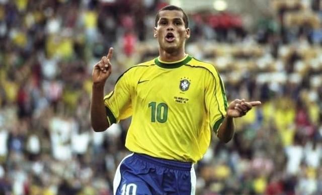 赛后采访时 赛后采访时